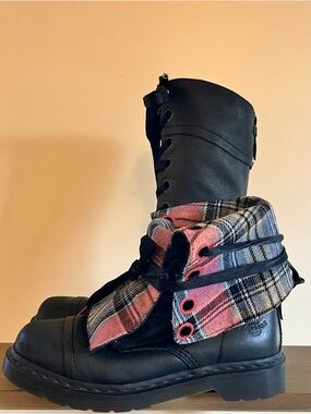 Dr. Martens Triumph 1914 Fold over combat Boots in Pink, Black, Gray